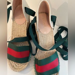 34.5 Gucci espadrilles.